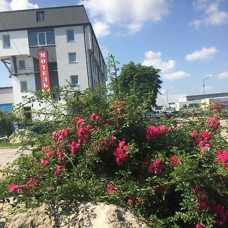 Autopark Hotel Lvov Exteriér fotografie