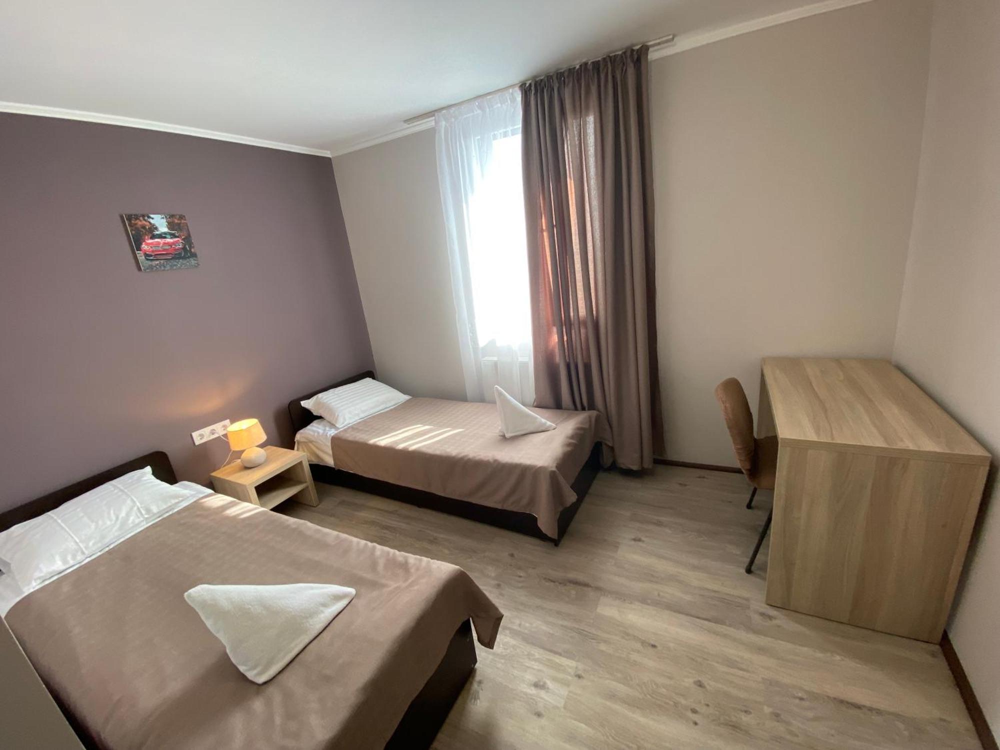 Autopark Hotel Lvov Exteriér fotografie