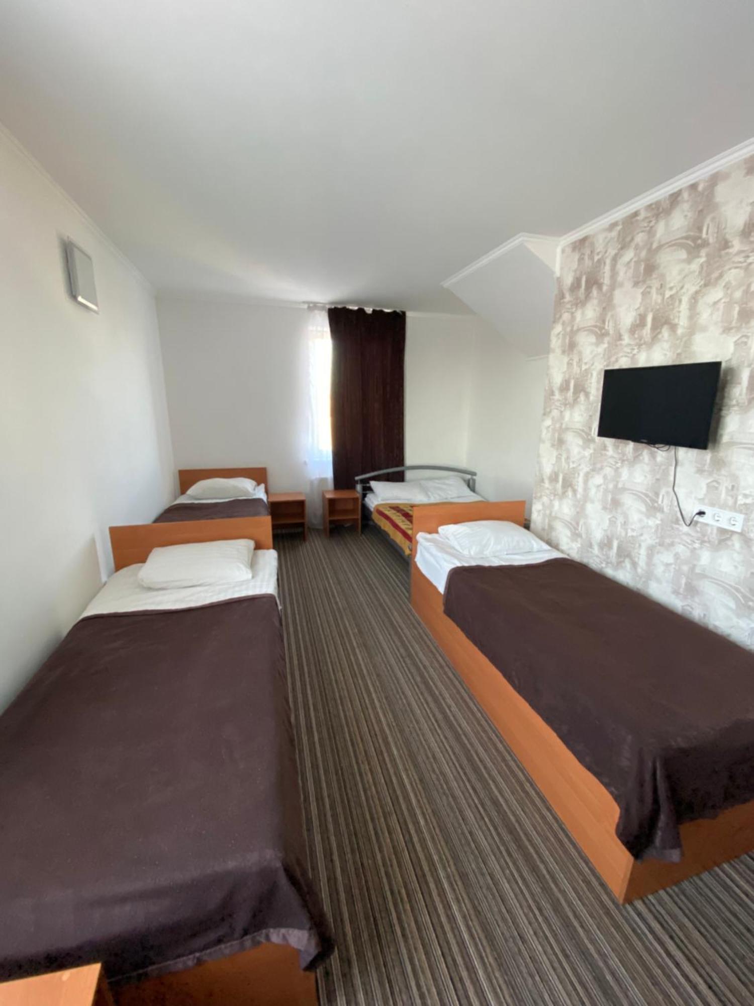 Autopark Hotel Lvov Exteriér fotografie