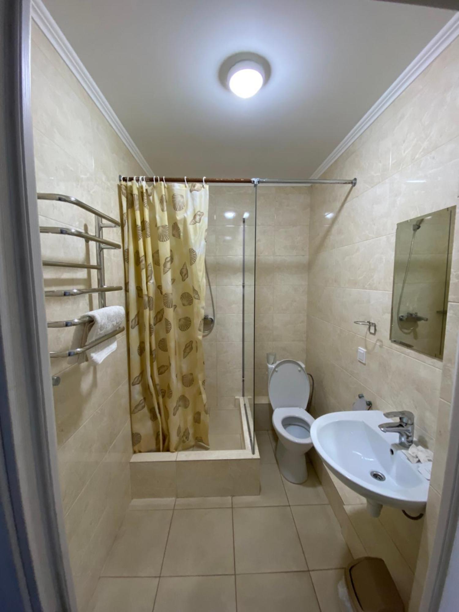 Autopark Hotel Lvov Exteriér fotografie