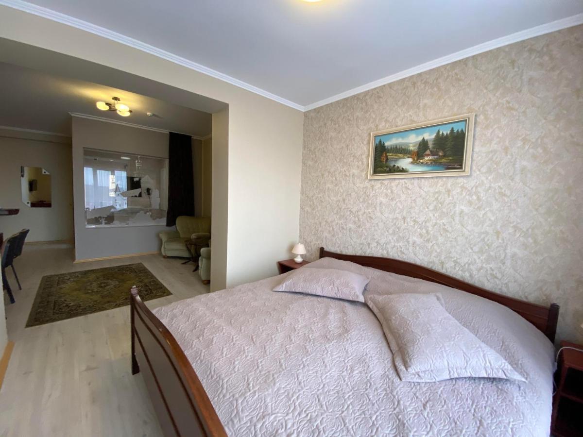 Autopark Hotel Lvov Exteriér fotografie