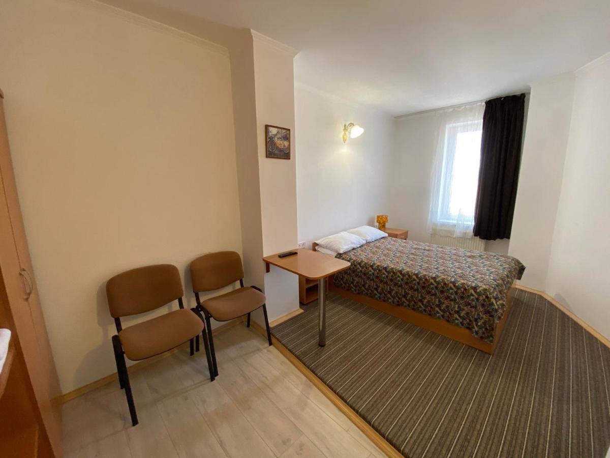 Autopark Hotel Lvov Exteriér fotografie