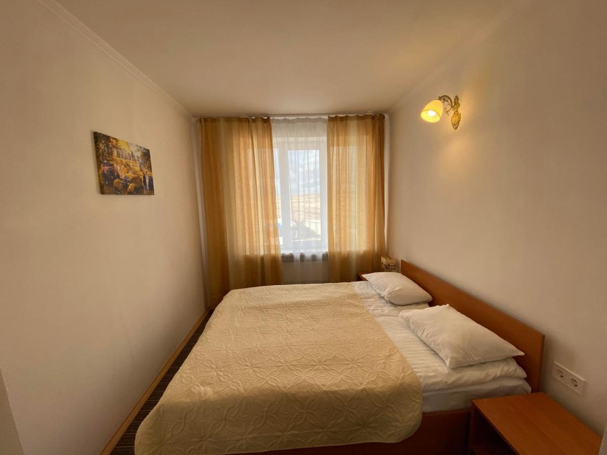 Autopark Hotel Lvov Exteriér fotografie