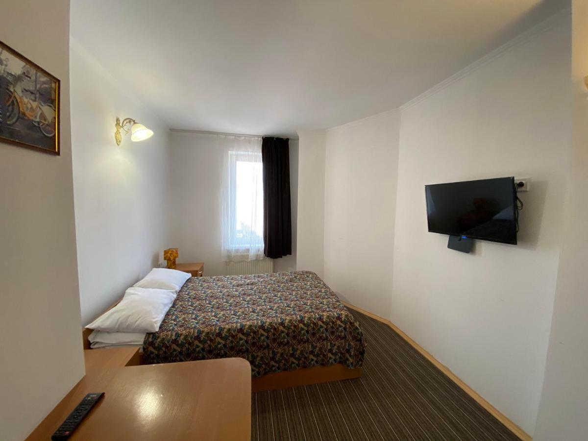 Autopark Hotel Lvov Exteriér fotografie