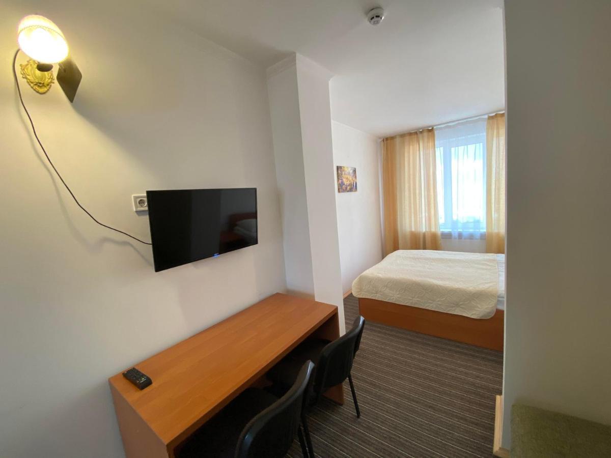 Autopark Hotel Lvov Exteriér fotografie