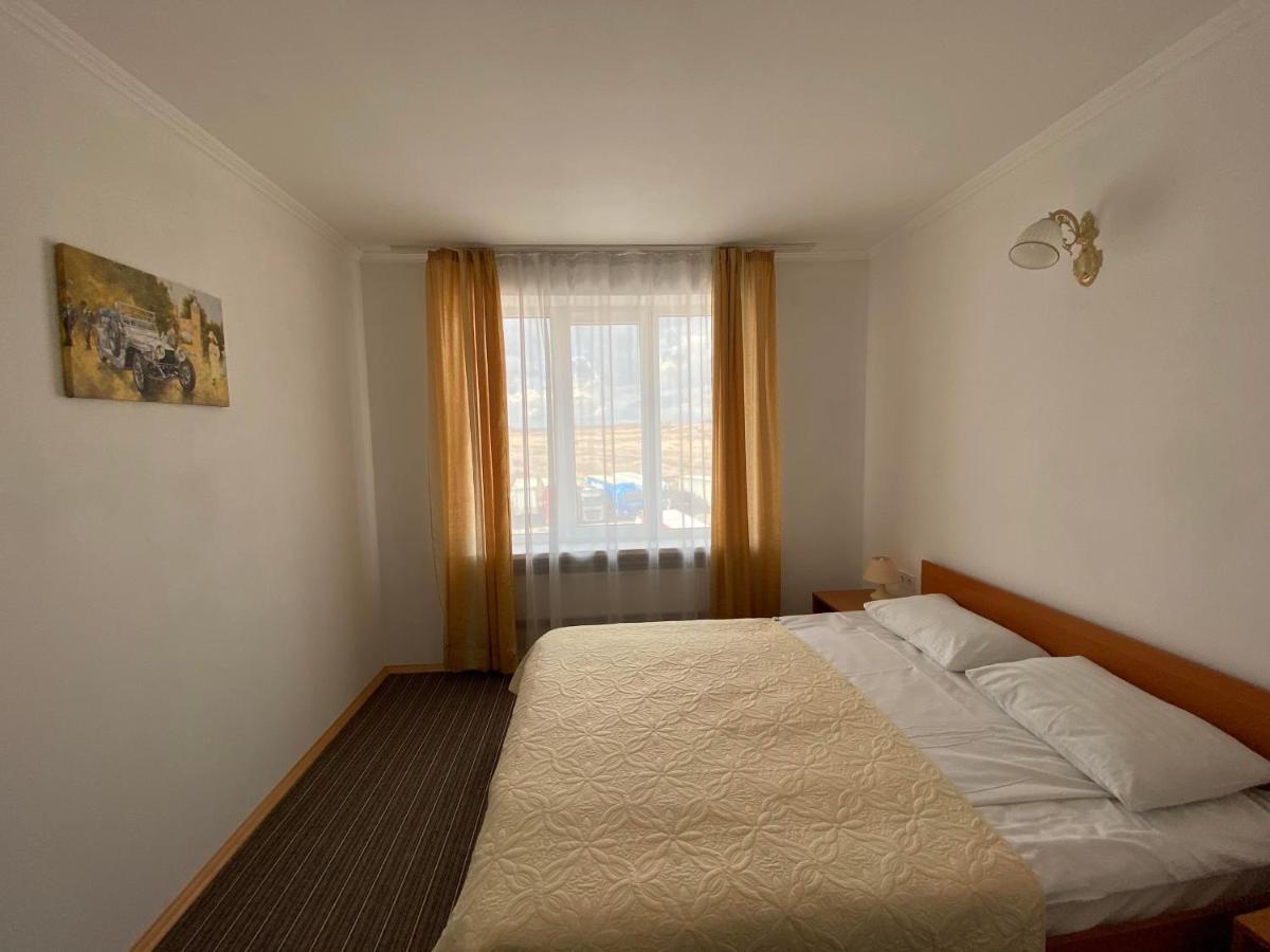 Autopark Hotel Lvov Exteriér fotografie